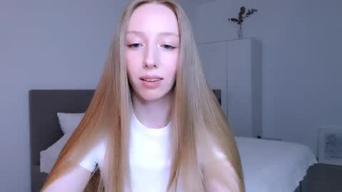 Luna online show from November 27, 2025, 9:28 pm