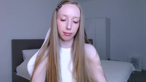 Snapshot of luna_insanity chatting on February 18, 2026, 9:00 pm Luna online show from February 18, 2026, 9:00 pm