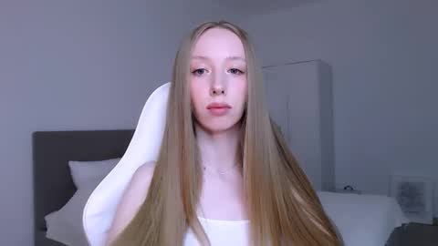 Snapshot of luna_insanity chatting on March 9, 2026, 9:19 pm Luna online show from March 9, 2026, 9:19 pm