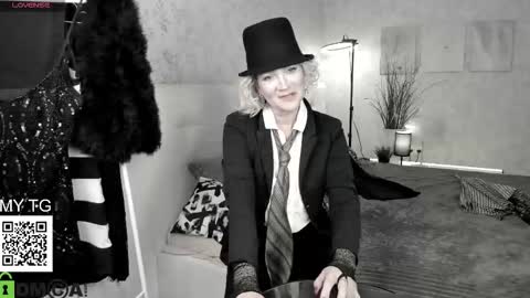 Snapshot of luna_lew1s chatting on October 21, 2025, 8:26 am luna_lew1s online show from October 21, 2025, 8:26 am