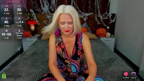 luna_lew1s online show from October 30, 2025, 9:00 am