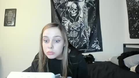 Luna online show from November 20, 2025, 1:39 am