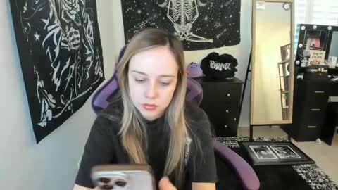 Luna online show from December 16, 2025, 6:24 pm