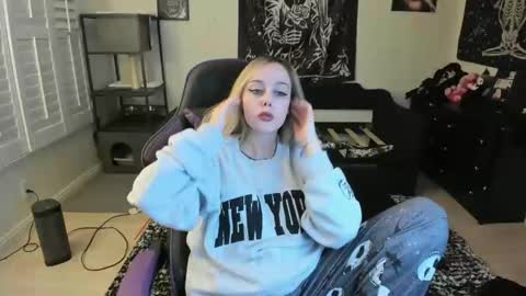 Luna online show from January 15, 2026, 3:33 am