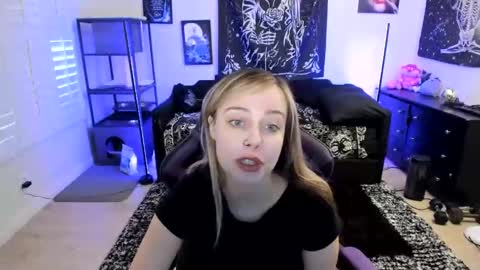 Luna online show from May 4, 2026, 7:43 pm
