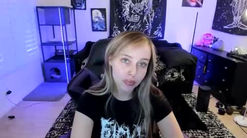 Luna online show from May 5, 2026, 11:24 pm