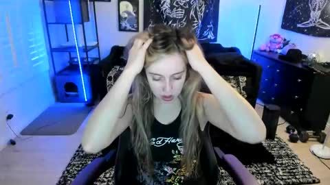 Snapshot of luna_lovelyy chatting on May 8, 2026, 10:59 pm Luna online show from May 8, 2026, 10:59 pm