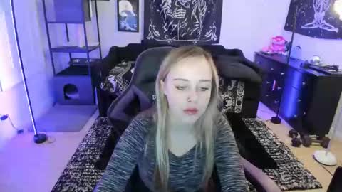 Snapshot of luna_lovelyy chatting on May 19, 2026, 1:56 am Luna online show from May 19, 2026, 1:56 am