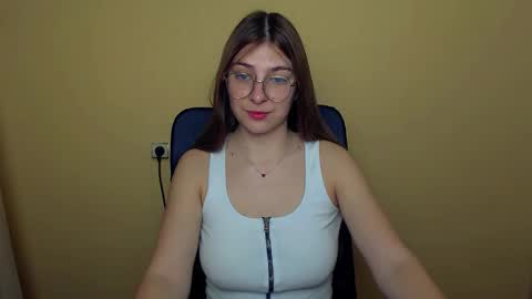 Snapshot of luna_lush_ chatting on November 4, 2025, 8:57 am Luna online show from November 4, 2025, 8:57 am