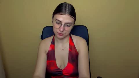 Snapshot of luna_lush_ chatting on November 7, 2025, 10:04 am Luna online show from November 7, 2025, 10:04 am