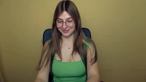 Snapshot of luna_lush_ chatting on November 18, 2025, 11:14 am Luna online show from November 18, 2025, 11:14 am