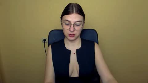 Snapshot of luna_lush_ chatting on November 21, 2025, 1:10 pm Luna online show from November 21, 2025, 1:10 pm