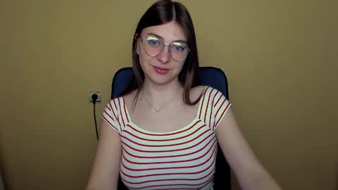 Luna online show from April 22, 2026, 7:55 am