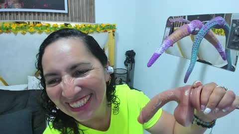 luna_naughty1 online show from June 5, 2026, 7:52 pm