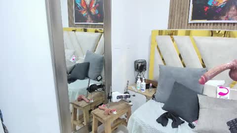 luna_naughty1 online show from July 22, 2026, 6:43 pm