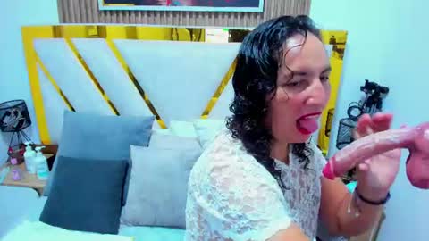 luna_naughty1 online show from July 28, 2026, 4:50 pm