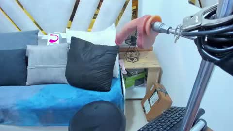 luna_naughty1 online show from August 3, 2026, 7:06 pm