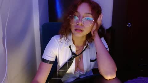 luna_rios69 online show from September 27, 2025, 2:49 am