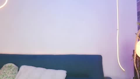 luna_valen online show from April 24, 2026, 4:26 am