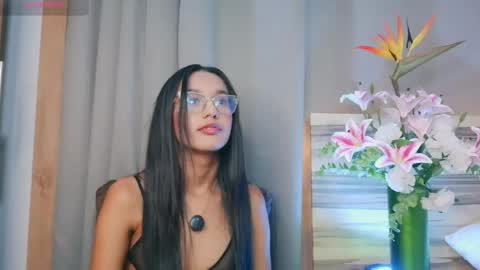 luna_valen online show from May 10, 2026, 4:39 am