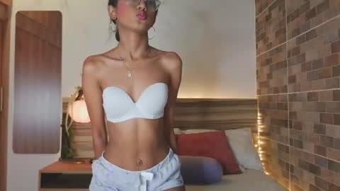 luna_valen online show from June 14, 2026, 7:27 pm