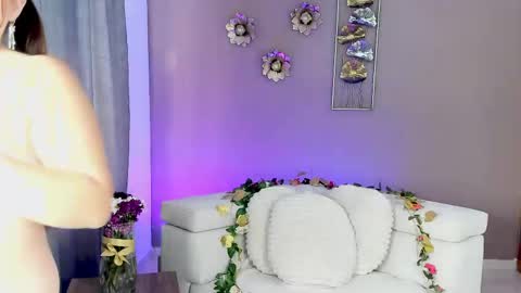 LUNA  online show from March 20, 2026, 10:03 pm