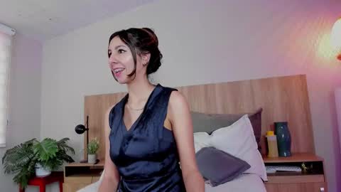 luna online show from October 15, 2025, 1:55 pm