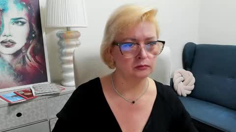 L u n a online show from May 8, 2026, 6:41 am
