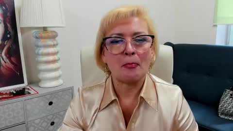 L u n a online show from May 19, 2026, 6:42 am