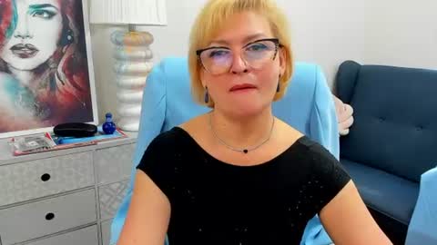 L u n a online show from June 12, 2026, 6:56 am