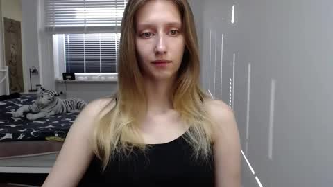 L U N A  online show from September 10, 2025, 5:29 am