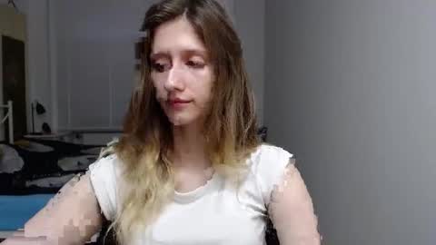 L U N A  online show from October 9, 2025, 5:49 am