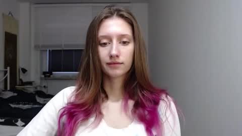 L U N A  online show from November 18, 2025, 6:40 am