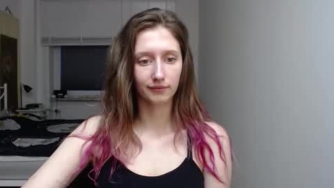 L U N A  online show from November 26, 2025, 7:09 am