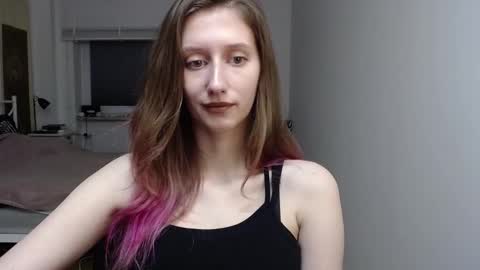 L U N A  online show from December 3, 2025, 6:54 am