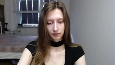 L U N A  online show from April 29, 2026, 5:44 am