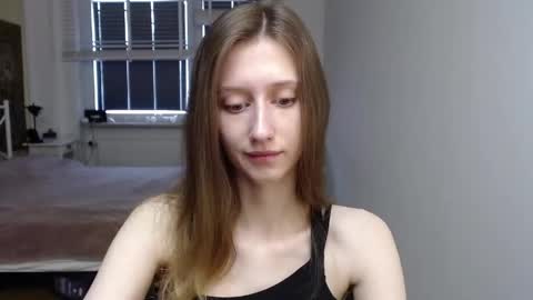 L U N A  online show from April 30, 2026, 6:31 am