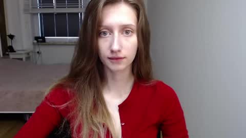 L U N A  online show from May 4, 2026, 5:25 am