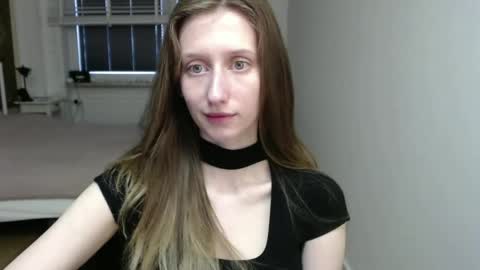 L U N A  online show from May 6, 2026, 5:35 am