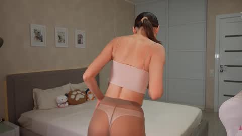 Snapshot of luna_yung chatting on March 17, 2026, 6:11 pm Sweet Luna online show from March 17, 2026, 6:11 pm