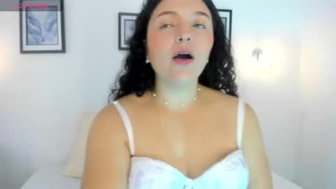 Luna  online show from February 5, 2026, 2:22 pm