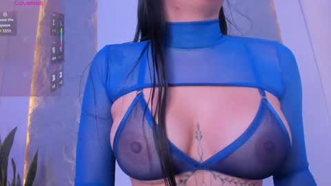lunaa_hart online show from May 6, 2026, 3:57 am
