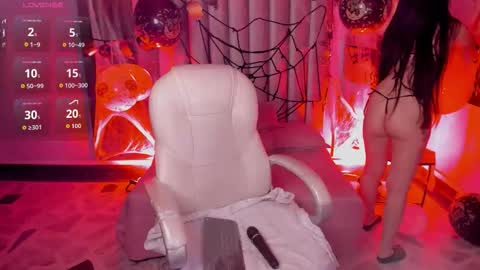 Snapshot of lunaa_lynch chatting on October 18, 2025, 8:09 pm Luna  online show from October 18, 2025, 8:09 pm