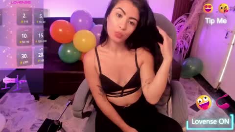 Luna  online show from June 4, 2026, 8:37 pm