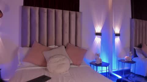 lunaa_moonn online show from May 14, 2026, 8:15 pm