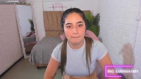 lunaaa_tay online show from February 5, 2025, 6:56 am