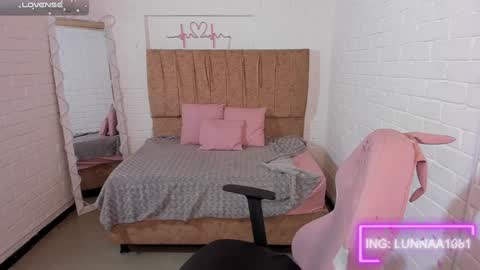 lunaaa_tay online show from February 6, 2025, 3:59 am