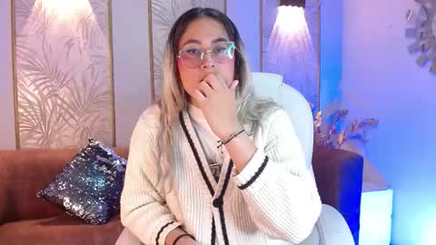 Snapshot of lunaagrey_ chatting on October 4, 2025, 4:54 am Luna online show from October 4, 2025, 4:54 am