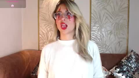 Snapshot of lunaagrey_ chatting on October 23, 2025, 4:12 am Luna online show from October 23, 2025, 4:12 am