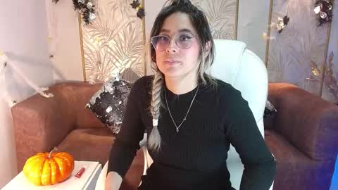 Snapshot of lunaagrey_ chatting on October 29, 2025, 4:26 am Luna online show from October 29, 2025, 4:26 am